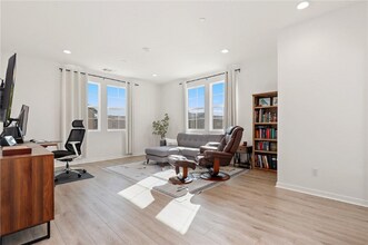 2983 S Halton Paseo in Ontario, CA - Foto de edificio - Building Photo