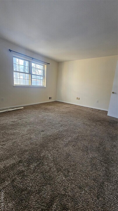 66 Bon Aire Cir in Suffern, NY - Building Photo