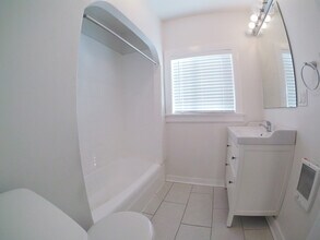 1128 Mariposa Ave in Los Angeles, CA - Building Photo - Building Photo