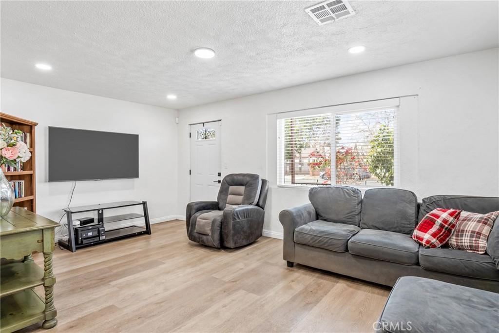 6957 Osbun Rd in San Bernardino, CA - Building Photo