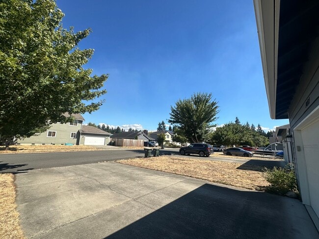 10717 Umtanum St SE in Yelm, WA - Building Photo - Building Photo