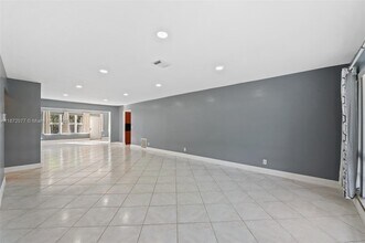 3812 N Circle Dr in Hollywood, FL - Building Photo - Building Photo