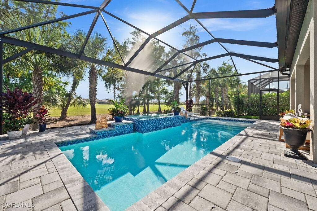 9736 Everglades Dr in Naples, FL - Building Photo