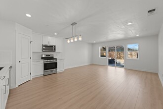 2565 Lexington St in Sacramento, CA - Foto de edificio - Building Photo