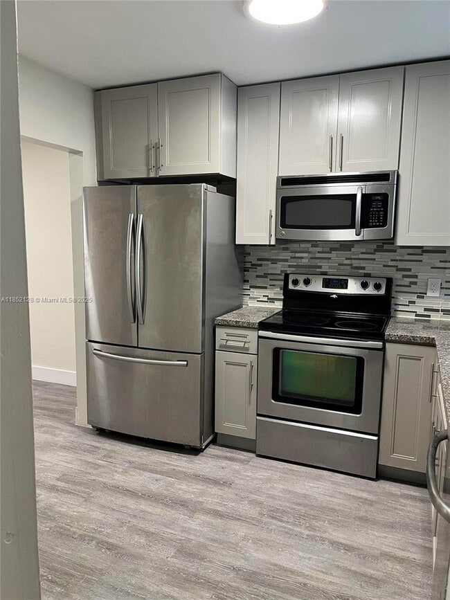 2061 NW 81st Ave in Pembroke Pines, FL - Building Photo - Building Photo