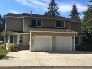 204 SW Moorea Ln in Port Orchard, WA - Foto de edificio - Building Photo