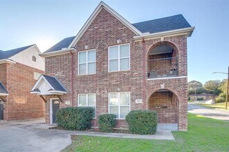 2700 McCart Ave in Fort Worth, TX - Building Photo - Building Photo