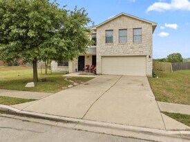 5071 Marsh Ln in Buda, TX - Building Photo