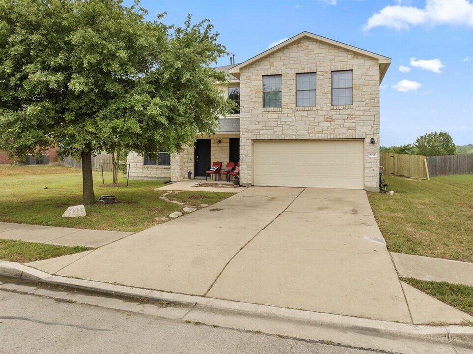 5071 Marsh Ln in Buda, TX - Building Photo