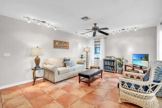 650 93rd Ave N in Naples, FL - Building Photo - Building Photo