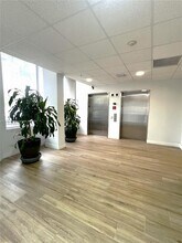 120 SW 37th Ave in Miami, FL - Foto de edificio - Building Photo