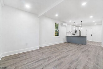 427 Benner St in Highland Park, NJ - Foto de edificio - Building Photo