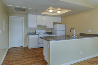 Rosedown Apartments in Sacramento, CA - Building Photo - Interior Photo