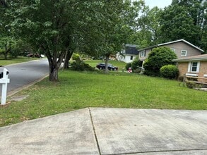 1210 Fox Run Dr in Charlotte, NC - Building Photo - Building Photo