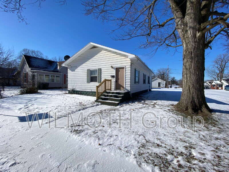 2103 Arrow Ave in Anderson, IN - Foto de edificio