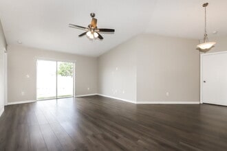 301 Abigail Rd in Plant City, FL - Building Photo - Building Photo