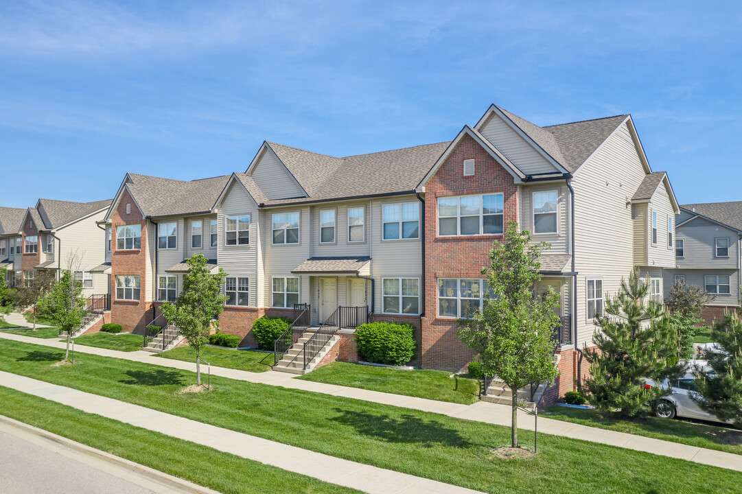 Encore Townhomes in Utica, MI - Building Photo