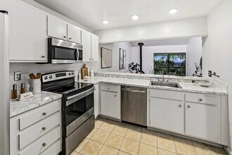 6858 139th Ave NE, Unit 726 in Redmond, WA - Foto de edificio - Building Photo