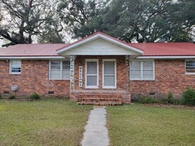 230 SW Lemoyne Ave in Madison, FL - Building Photo