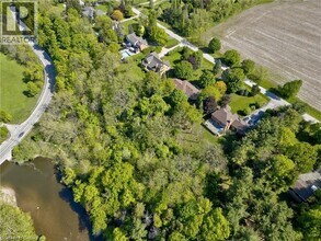 10158 Old Pine Crest Rd in Halton Hills, ON - Building Photo - Building Photo