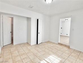 3209 El Morro Ave in Las Vegas, NV - Building Photo - Building Photo