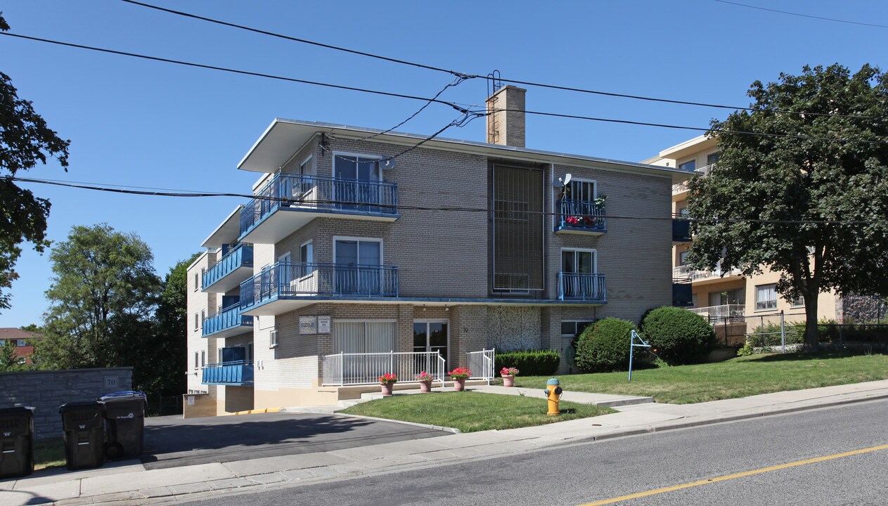 Bella Vista in Toronto, ON - Building Photo