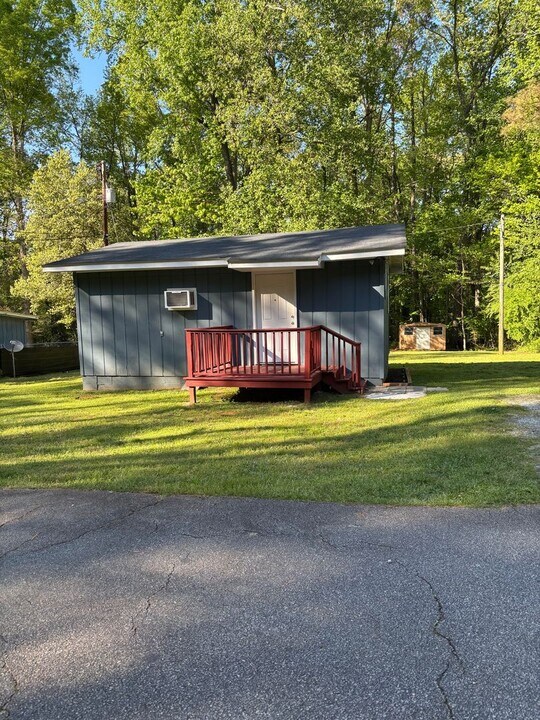 1123 Melody Dr in Waverly Hall, GA - Building Photo