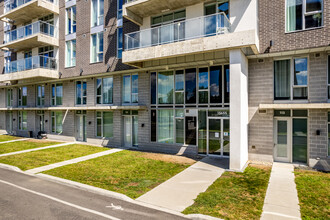 Estuaire Condos in Montréal, QC - Building Photo - Building Photo