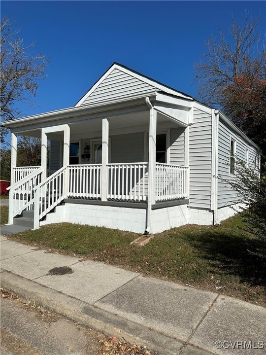 223 Witten St in Petersburg, VA - Foto de edificio