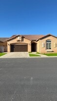 5959 E Via Casella Dr in Fresno, CA - Building Photo