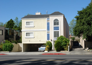 6711 Woodman Ave in Van Nuys, CA - Building Photo - Building Photo