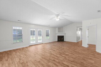 218 Dartmoor Trail in Jacksonville, NC - Building Photo - Building Photo