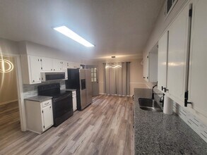 2349 Ridgeland St in Memphis, TN - Foto de edificio - Building Photo