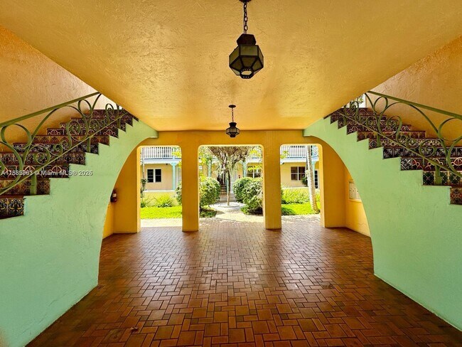 736 13th St in Miami Beach, FL - Building Photo - Building Photo