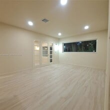 5840 SW 51st St in Miami, FL - Building Photo - Building Photo