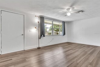 4348 Shoreline Dr in New Port Richey, FL - Building Photo - Building Photo