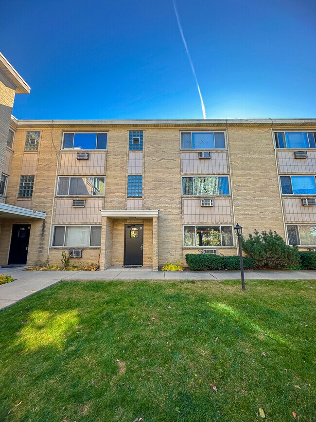 property at 7019 N Ridge Blvd