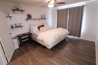 5521 War Admiral Dr in Austin, TX - Foto de edificio - Building Photo