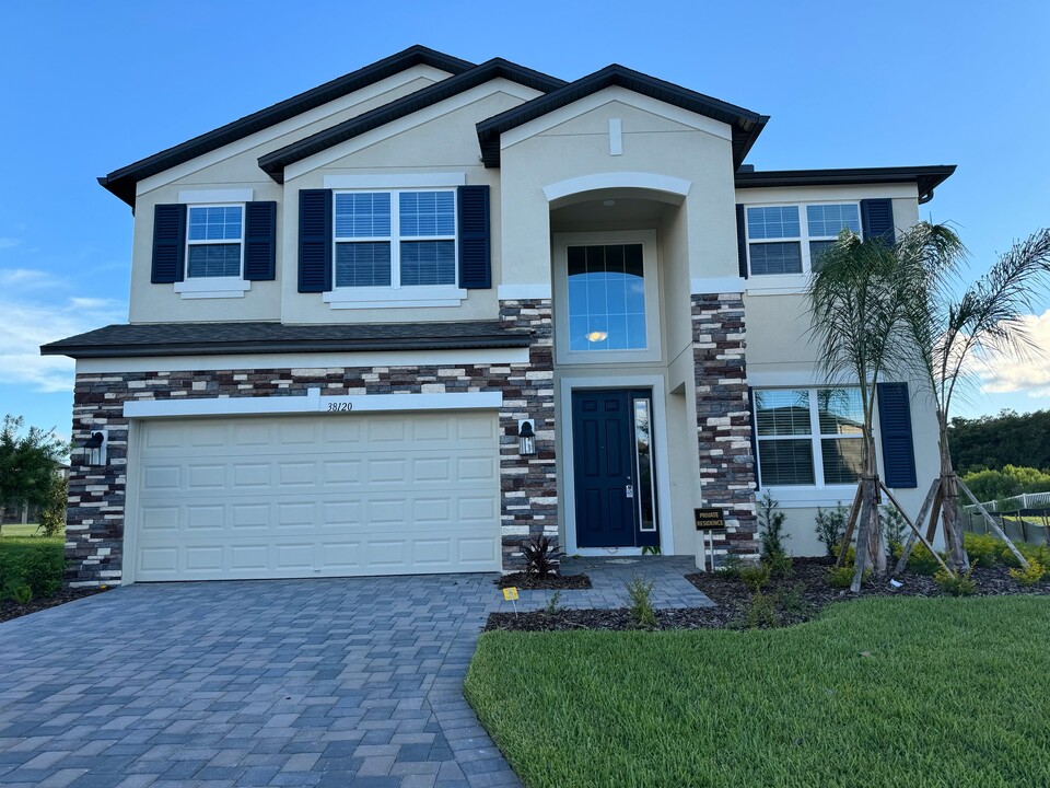 38120 Shale Stone Ct in Zephyrhills, FL - Foto de edificio