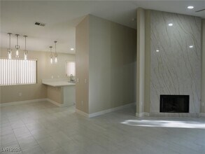 8221 James Grayson Dr in Las Vegas, NV - Building Photo - Building Photo