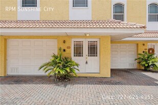 11555 Gulf Blvd in Treasure Island, FL - Building Photo