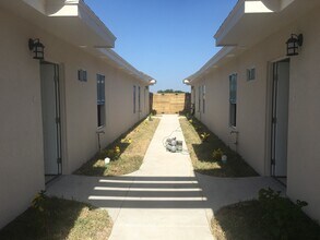 3006 Javalina Ave in Edinburg, TX - Building Photo - Building Photo