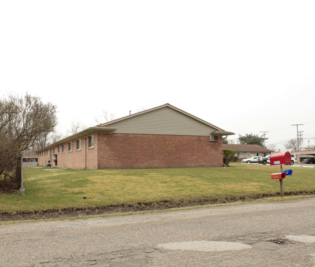 Parkwood Meadows in Clinton Township, MI - Building Photo - Building Photo