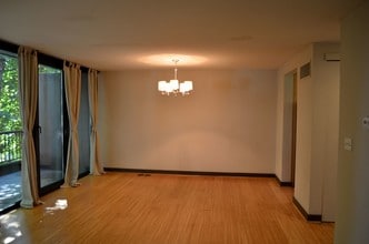 255 SW Harrison St, Unit TH9 in Portland, OR - Building Photo - Building Photo
