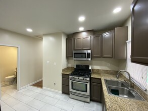 1234 W 37th Dr in Los Angeles, CA - Foto de edificio - Building Photo