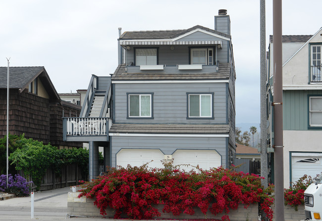 1081 Montauk Ln in Ventura, CA - Foto de edificio - Building Photo