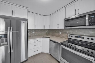 650 Coral Wy in Coral Gables, FL - Building Photo - Building Photo