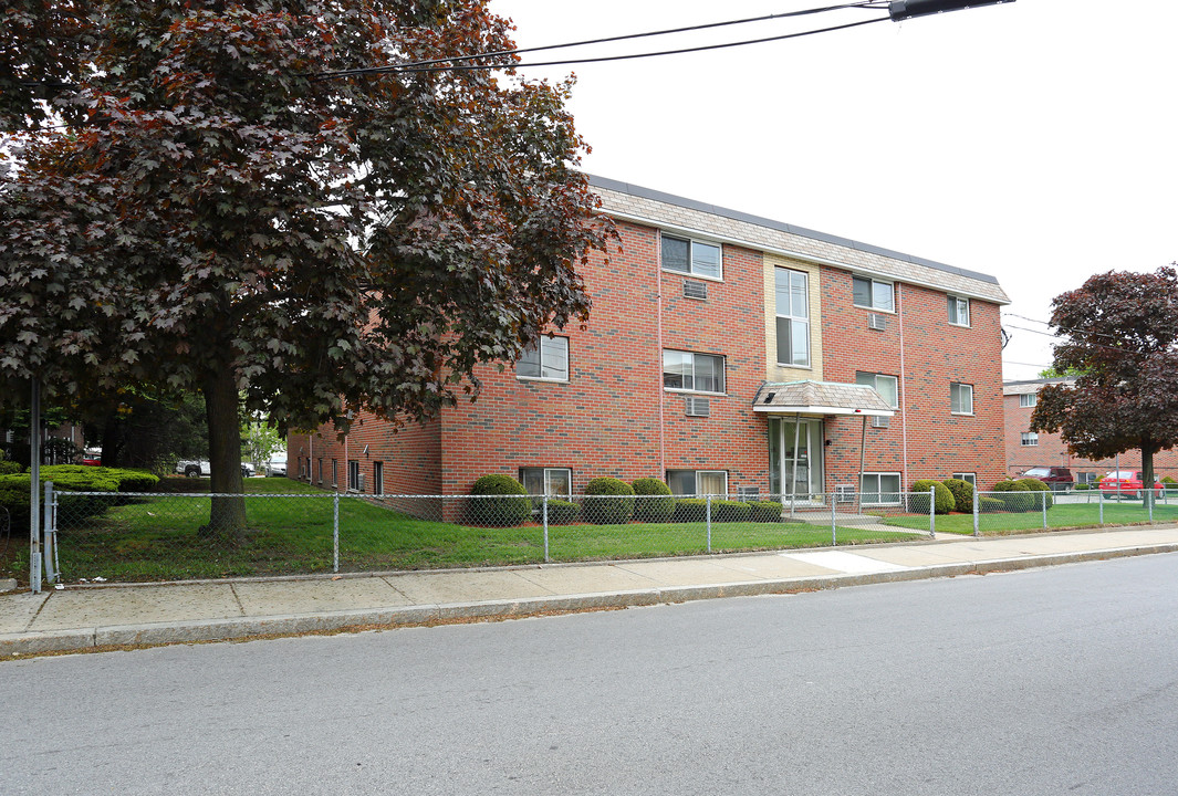 27 Pond St in Waltham, MA - Foto de edificio