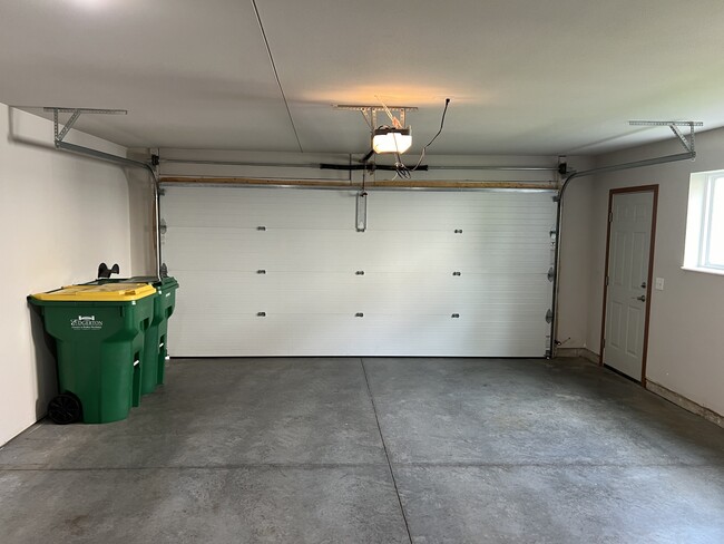 1249 Salem Dr in Edgerton, WI - Building Photo - Building Photo