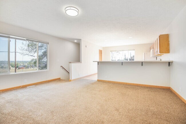 7702 S 25th St in Bellevue, NE - Foto de edificio - Building Photo